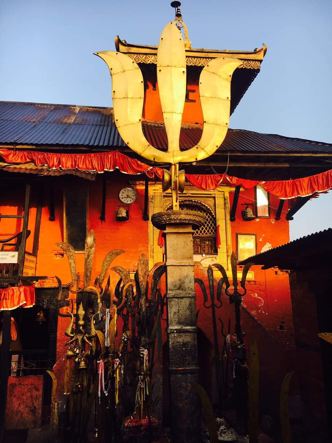 महिला दर्शनार्थीमाथि यौनजन्य दुर्ब्यवहार गरेको आरोपमा भैरवनाथ मन्दिरका मूल पुजारी निलम्बित